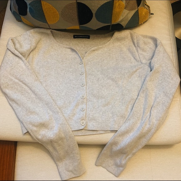 SOLD🚫 Brandy Melville Grey Athelia Crop Top - Picture 2 of 6